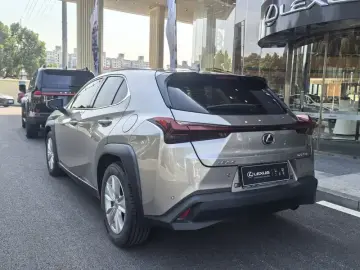 2022 Lexus UX с пробегом 33 000 км