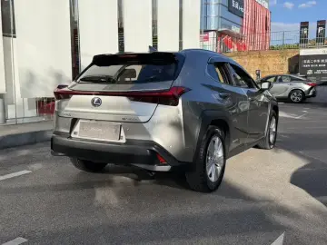 2020 Lexus UX с пробегом 31 000 км