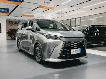 2023 Lexus LM с пробегом 16 000 км