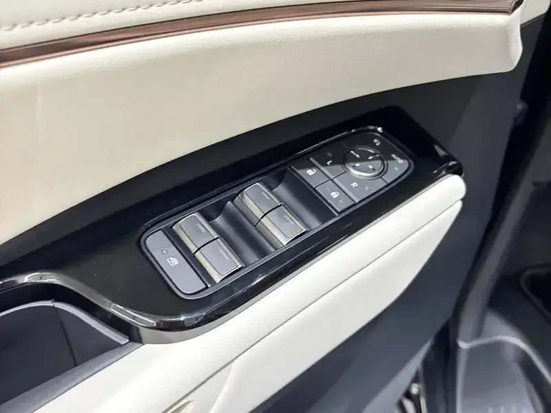 2023 Lexus LM с пробегом 16 000 км