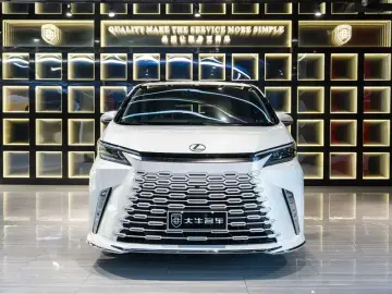 2025 Lexus LM с пробегом 14 000 км