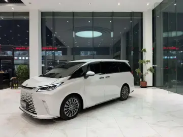 Lexus LM
