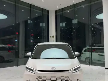 2026 Lexus LM с пробегом 11 000 км