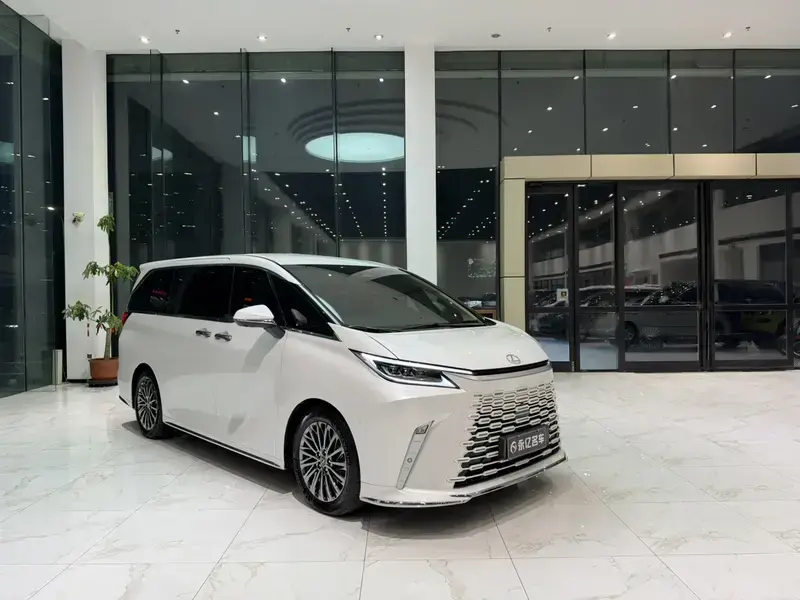 2026 Lexus LM с пробегом 11 000 км