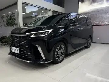 Lexus LM
