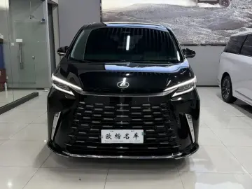 2026 Lexus LM с пробегом 25 500 км