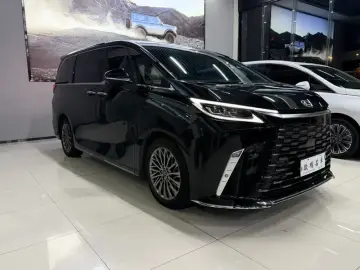 2026 Lexus LM с пробегом 25 500 км