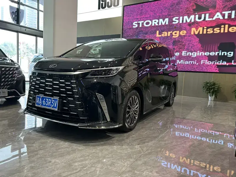 2026 Lexus LM с пробегом 1 700 км
