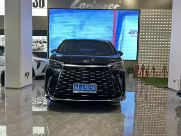 2026 Lexus LM с пробегом 1 700 км