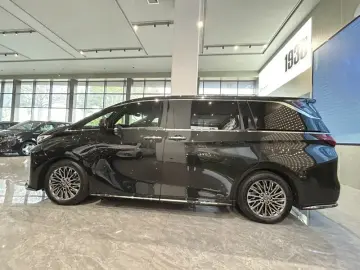 2026 Lexus LM с пробегом 1 700 км