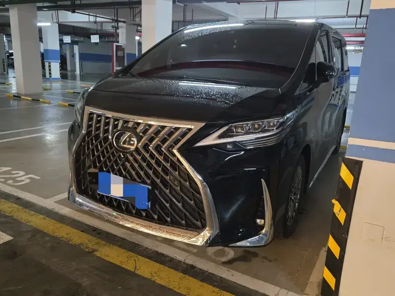 2023 Lexus LM с пробегом 50 000 км