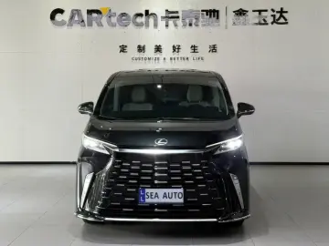 2023 Lexus LM с пробегом 18 000 км