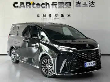 2023 Lexus LM с пробегом 18 000 км