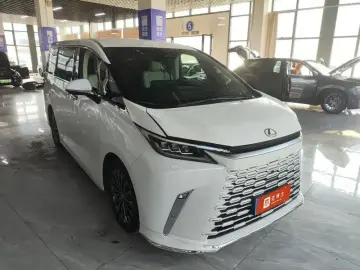 2023 Lexus LM с пробегом 42 000 км
