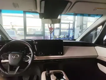 2023 Lexus LM с пробегом 42 000 км