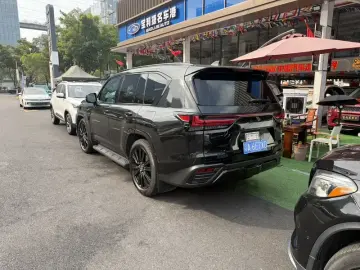 2025 Lexus LX с пробегом 14 000 км