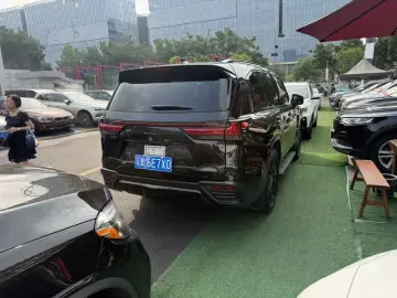 2025 Lexus LX с пробегом 14 000 км