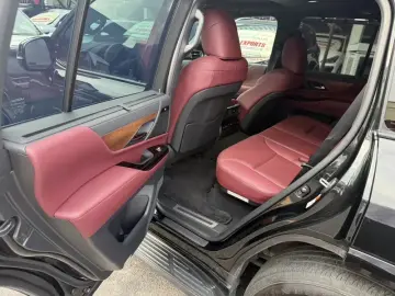 2025 Lexus LX с пробегом 14 000 км