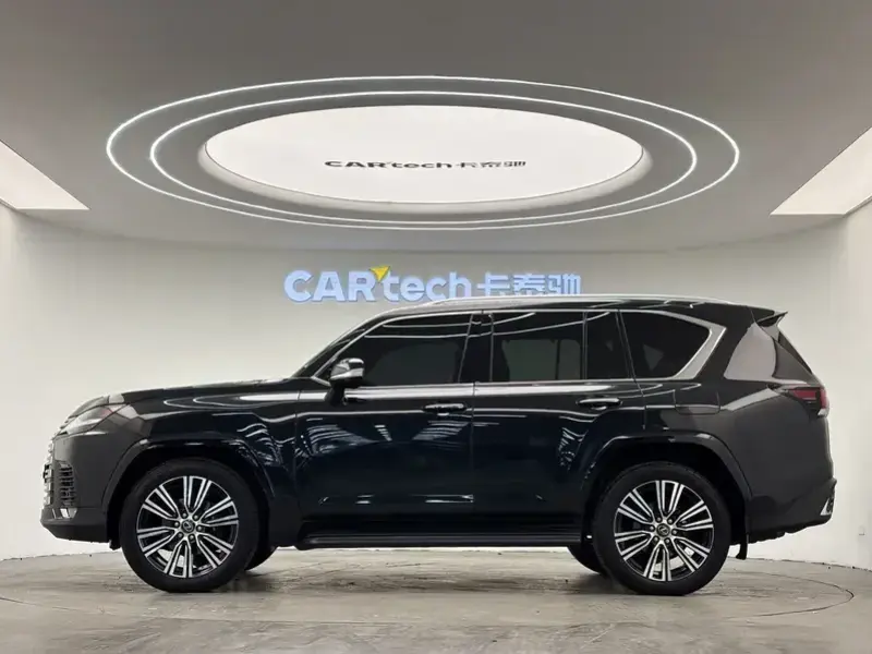 2024 Lexus LX с пробегом 32 000 км