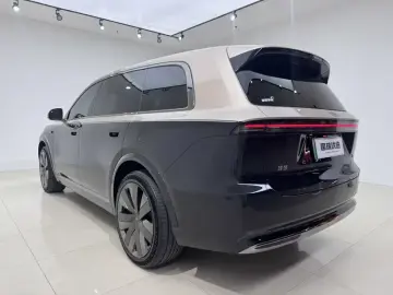 2026 Li Auto (Lixiang) L9 с пробегом 16 000 км