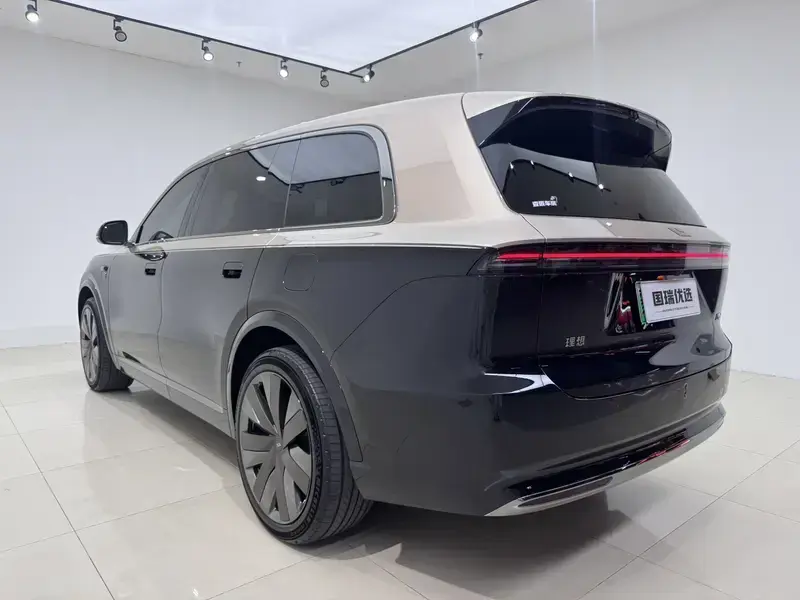 2026 Li Auto (Lixiang) L9 с пробегом 16 000 км