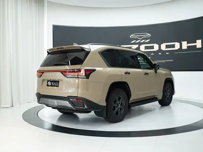 2025 Lexus LX с пробегом 100 км
