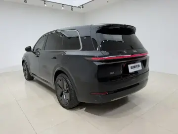 2025 Li Auto (Lixiang) L9 с пробегом 21 000 км