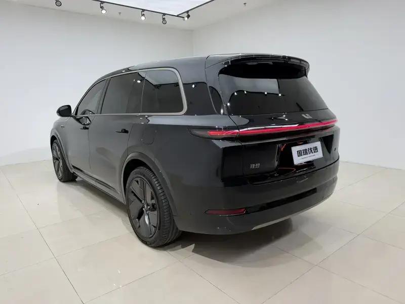 2025 Li Auto (Lixiang) L9 с пробегом 21 000 км