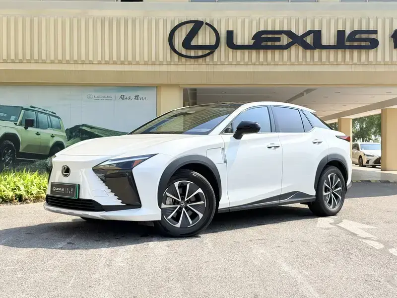 2023 Lexus RZ с пробегом 19 000 км