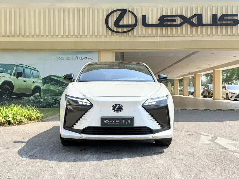 2023 Lexus RZ с пробегом 19 000 км