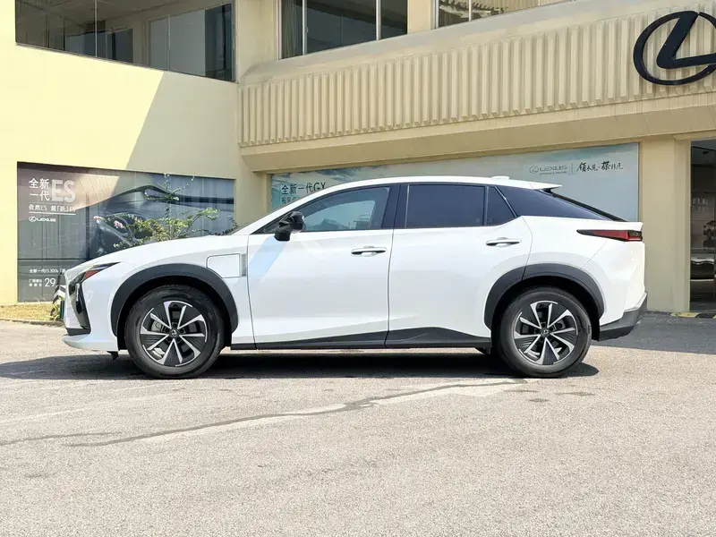 2023 Lexus RZ с пробегом 19 000 км