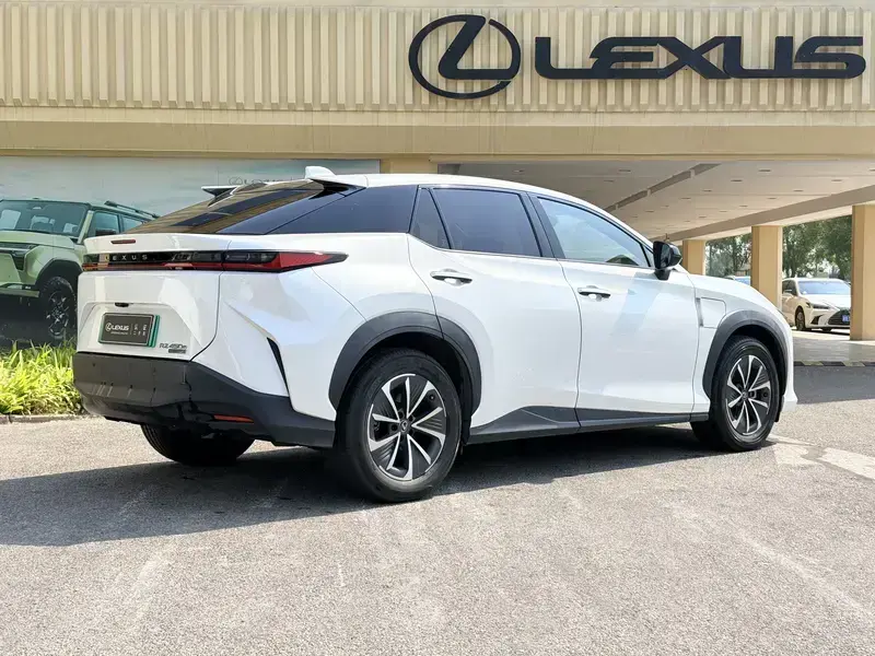 2023 Lexus RZ с пробегом 19 000 км