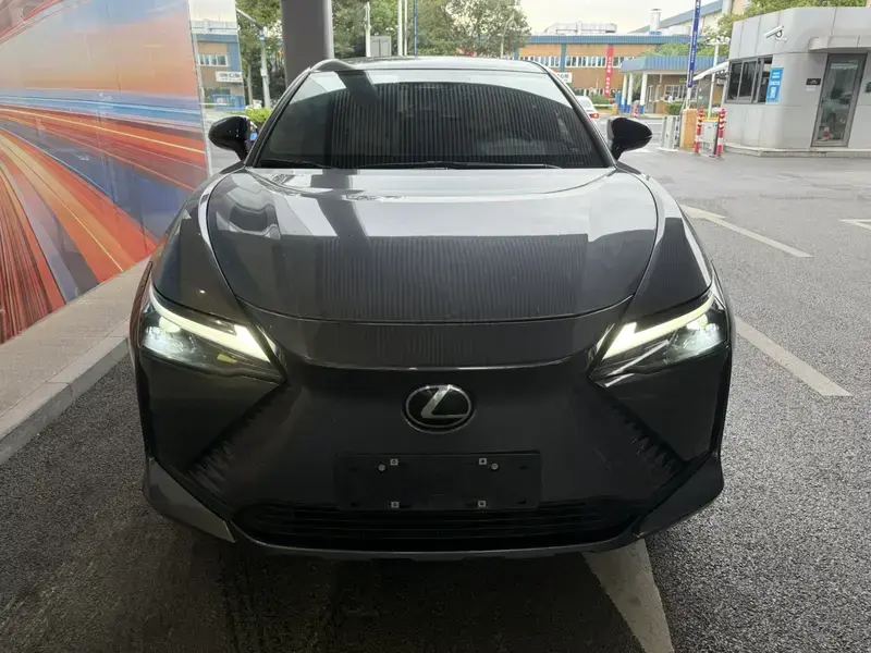 2023 Lexus RZ с пробегом 24 000 км