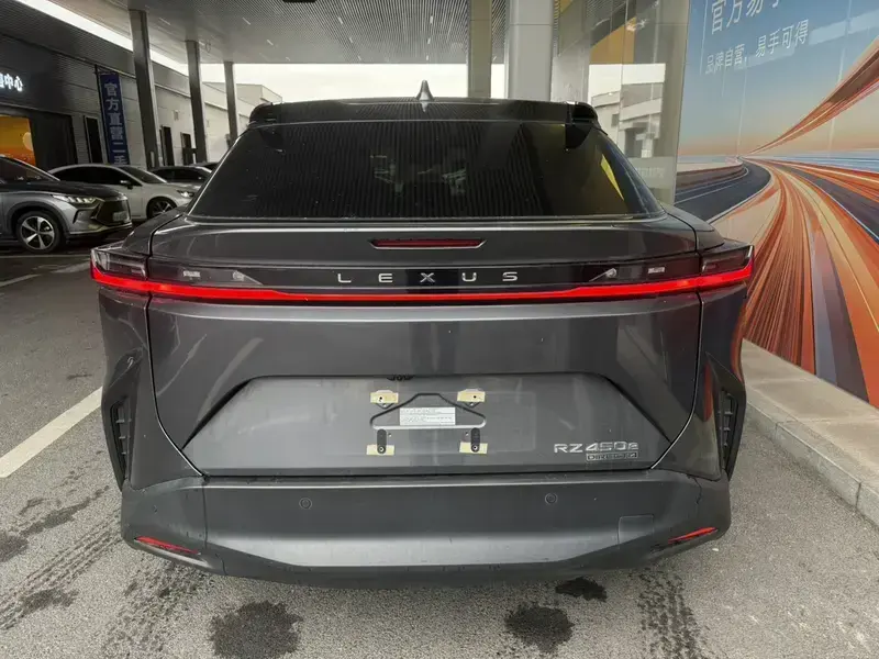 2023 Lexus RZ с пробегом 24 000 км