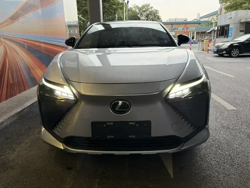2023 Lexus RZ с пробегом 32 000 км