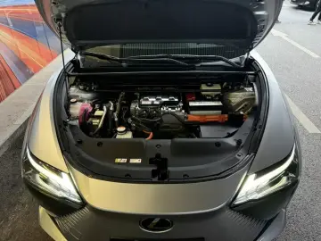 2023 Lexus RZ с пробегом 32 000 км