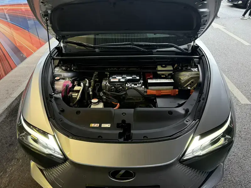 2023 Lexus RZ с пробегом 32 000 км