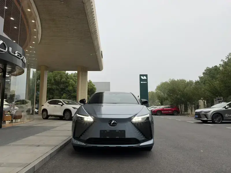 2023 Lexus RZ с пробегом 53 000 км