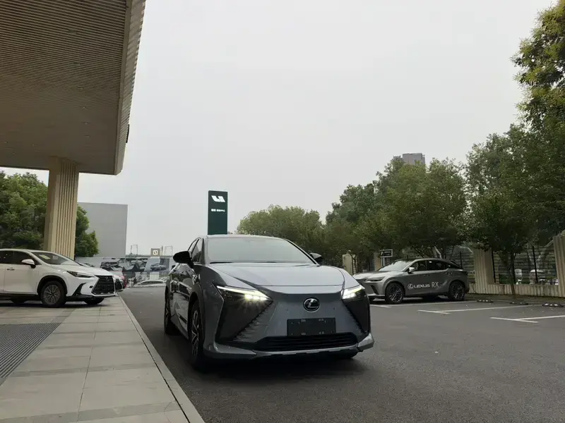 2023 Lexus RZ с пробегом 53 000 км