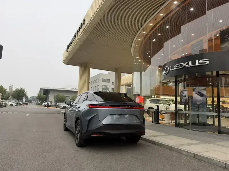 2023 Lexus RZ с пробегом 53 000 км