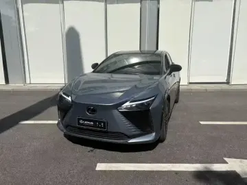 Lexus RZ