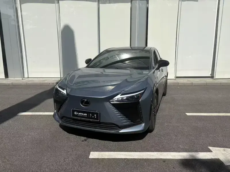 2023 Lexus RZ с пробегом 16 000 км