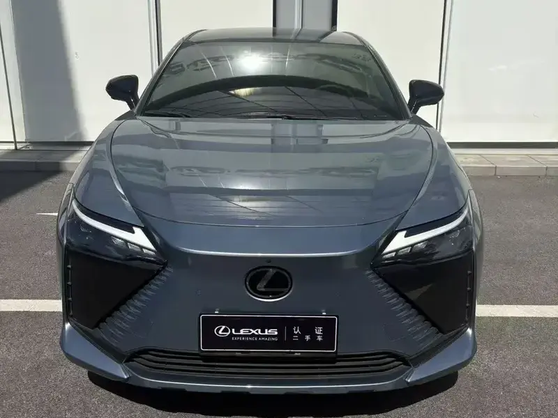 2023 Lexus RZ с пробегом 16 000 км