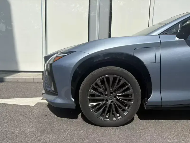 2023 Lexus RZ с пробегом 16 000 км