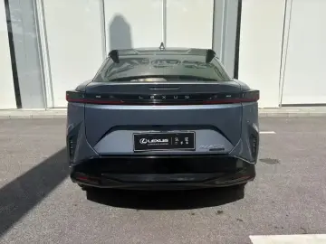 2023 Lexus RZ с пробегом 16 000 км