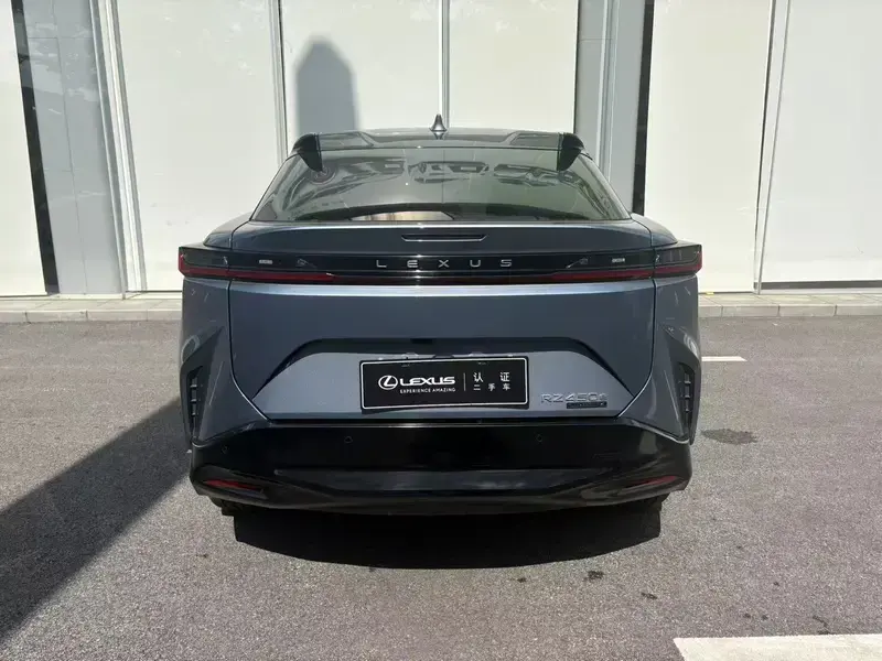 2023 Lexus RZ с пробегом 16 000 км