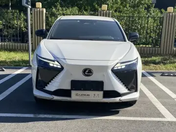 2023 Lexus RZ с пробегом 23 000 км