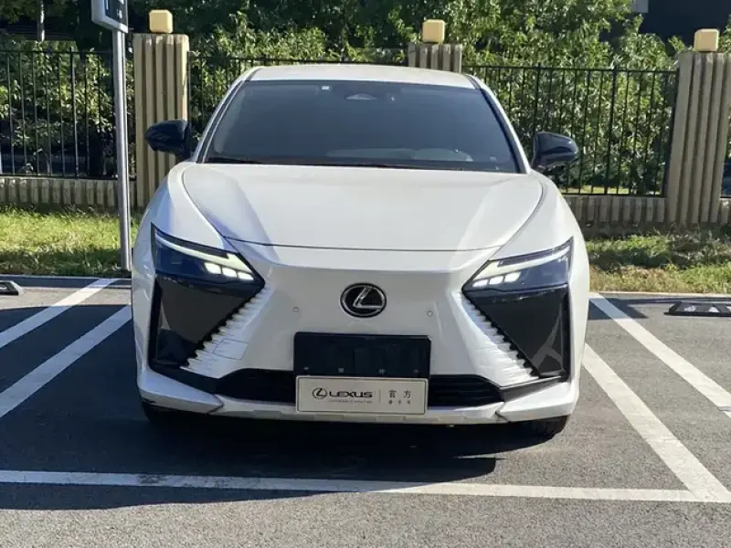2023 Lexus RZ с пробегом 23 000 км