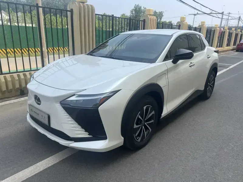 2023 Lexus RZ с пробегом 15 500 км