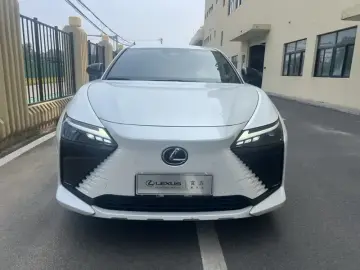 2023 Lexus RZ с пробегом 15 500 км